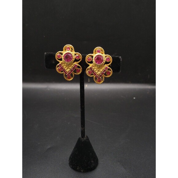 Vintage Pink Rhinestone Gold tone Clip on earrings - Picture 4 of 10